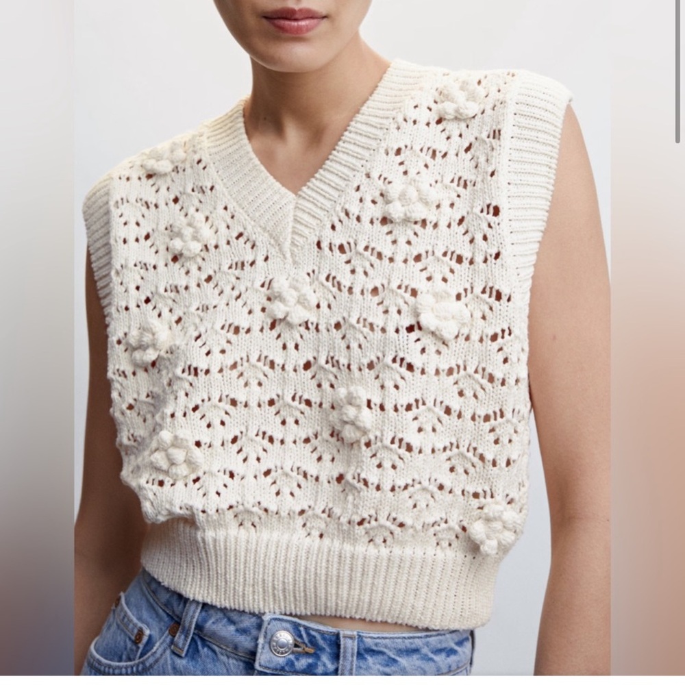 Industry Ivory Flower Stitch Sleeveless knit Sweater Size Small